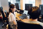 笑顔の多い職場の雰囲気