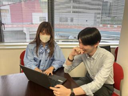 チーム内で相談しながら業務を進めます