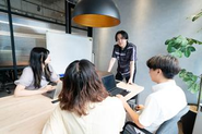 20～30代が中心の組織！スピーディーなやりとりや早い意思決定が強みです。