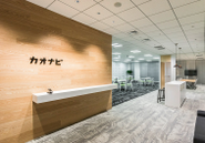 カオナビ社エントランスです。バリアフリー設計となっています。