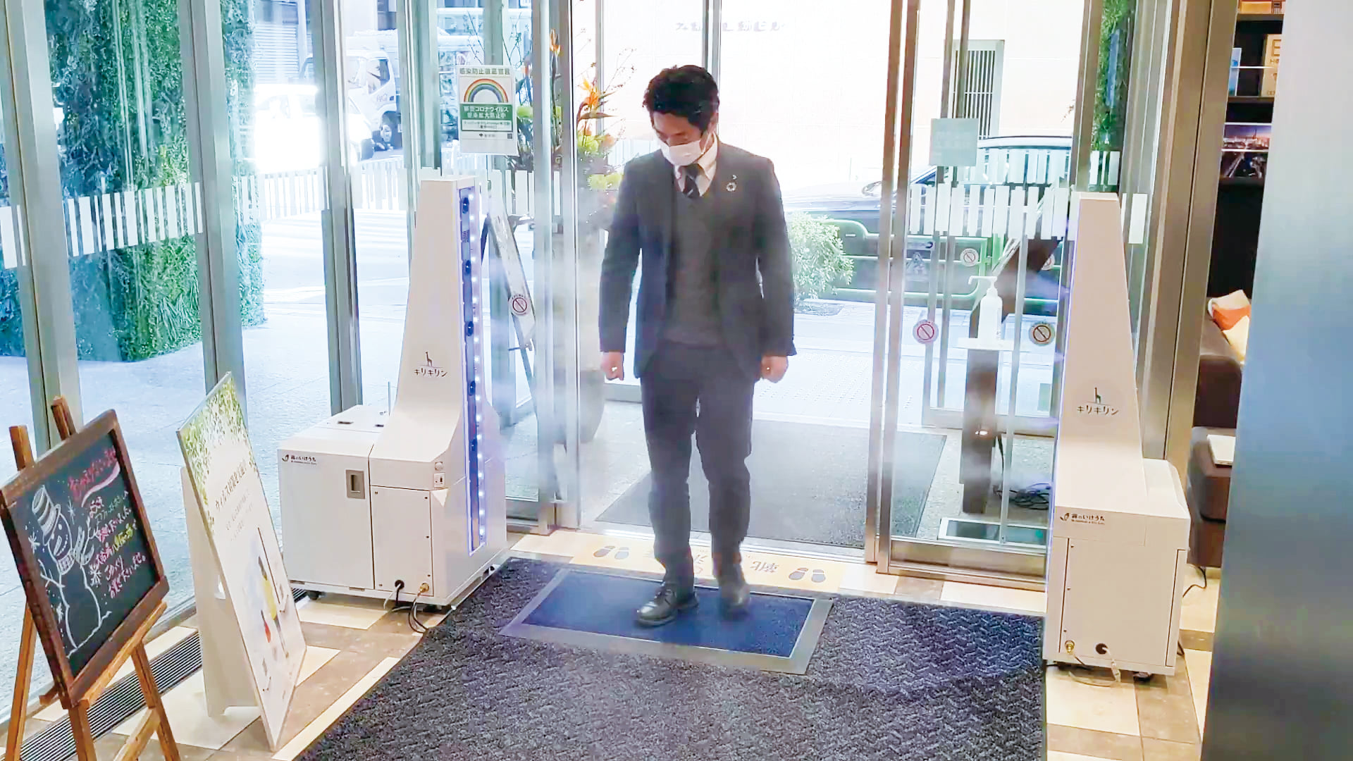 スーパーホテルクリーン様と共同で除菌装置を開発しました！