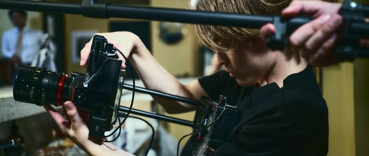 撮影・編集人材！SNS縦型ショートドラマ制作の新卒カメラマン募集！