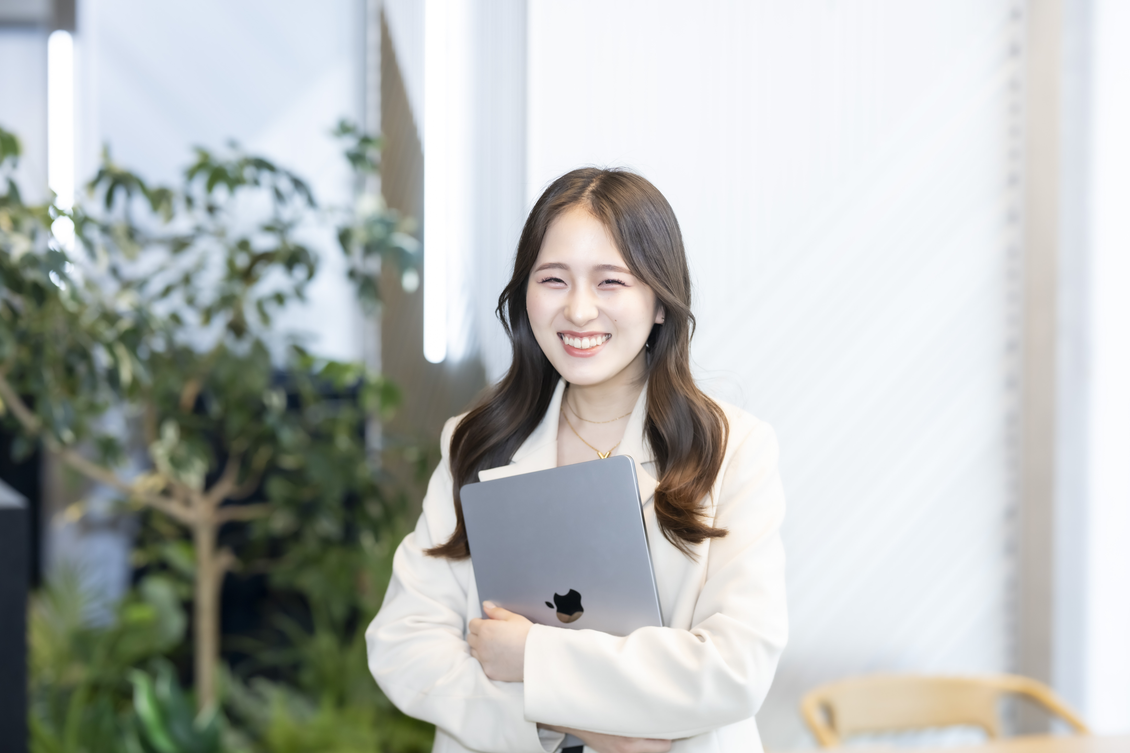 「“たった1つの箱”が、ブランドの第一印象を決める」大手ネット広告代理店から未経験で飛び込んだ私が、パッケージの世界で“本当のやりがい”を見つけた話。