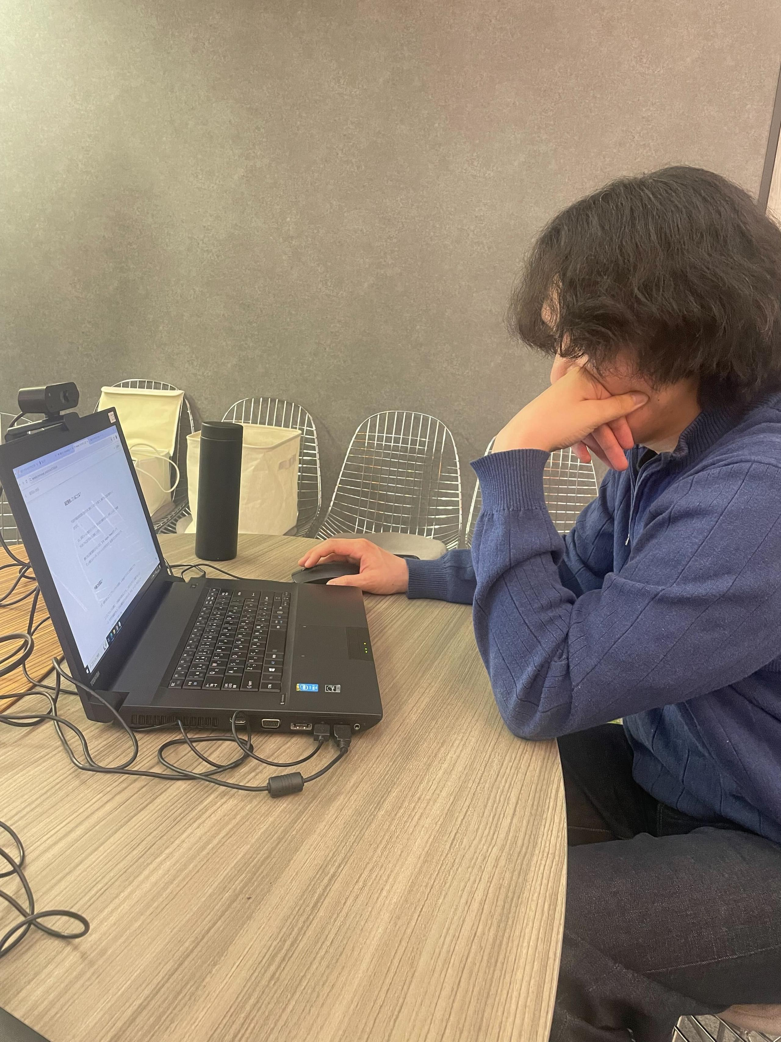 【25新卒社員インタビュー】バックパッカー少年がエンジニアに！？未経験から険しい道のりに迫る