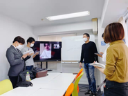 心も頭もスカッとスイッチを入れられる環境。毎日朝のミーティングから元気にスタート！