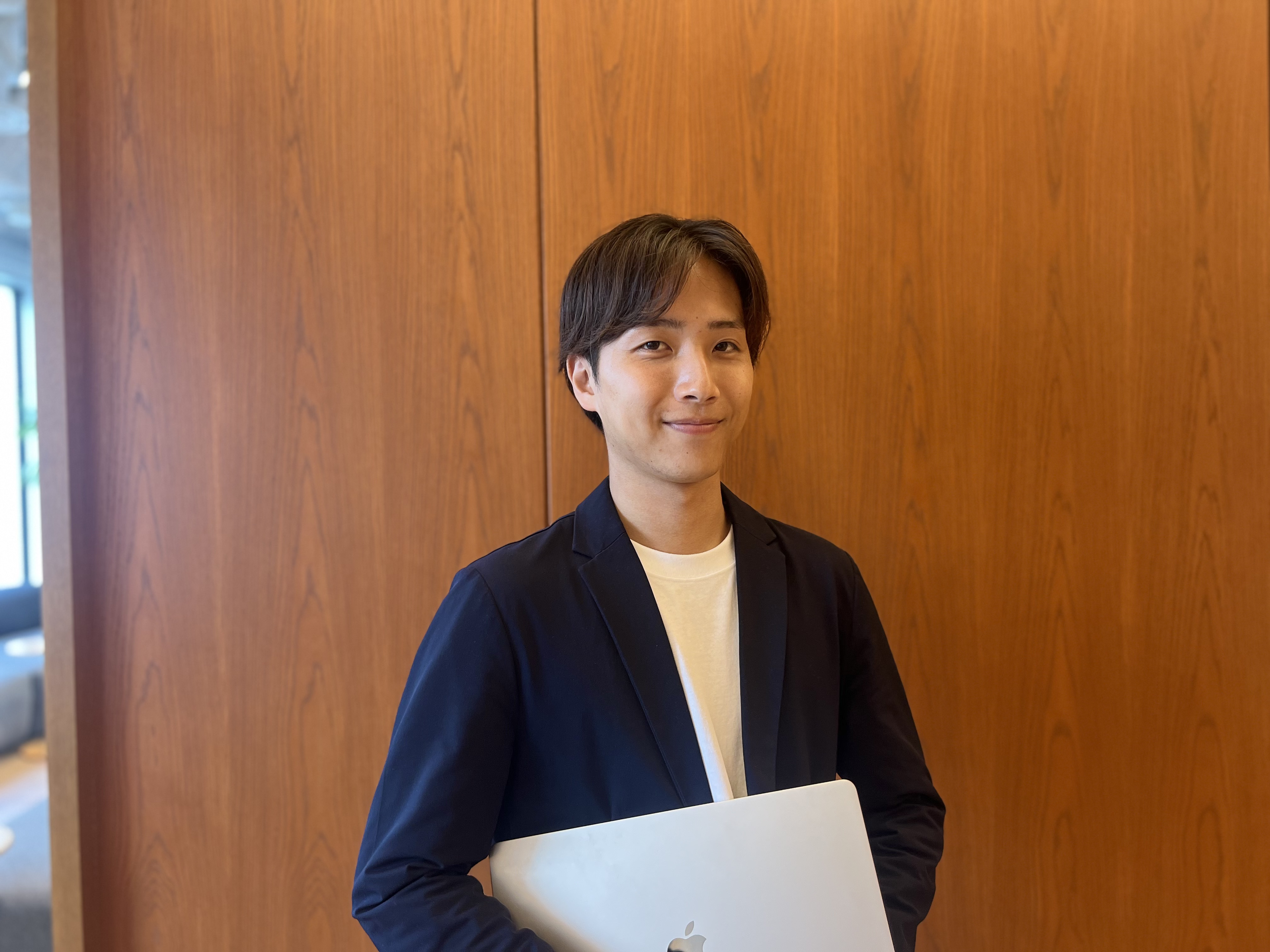 【リーダーインタビュー】営業とカメラ、二刀流で築いたキャリアが導く新たな挑戦