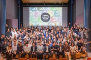 半期に一度、全社員が集う社員総会を開催しています