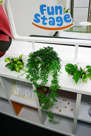 笑顔をモチーフにしたロゴ