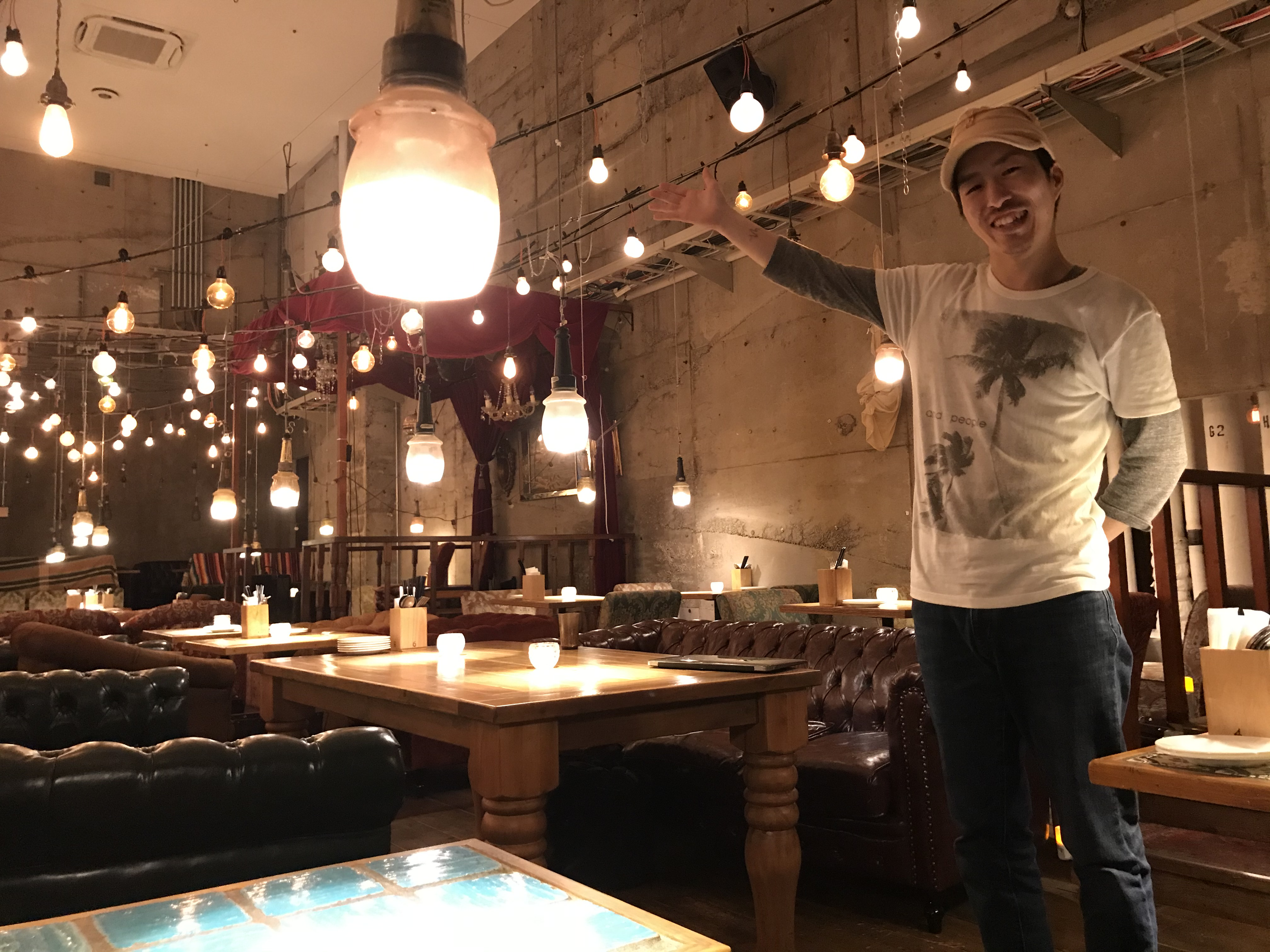 美容師、webライター、カメラマンを経て飲食店社員へ