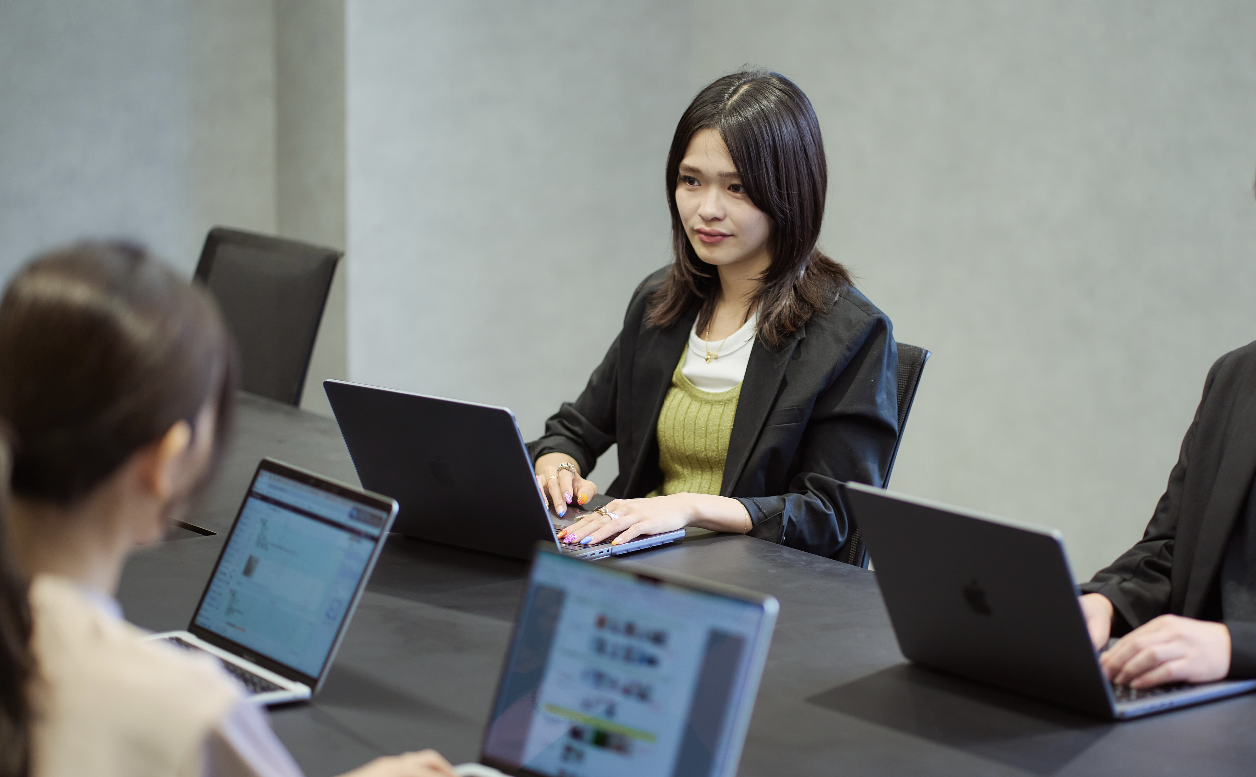 入社3カ月目で月売上3,000万円達成!!】業界未経験の20代女性が