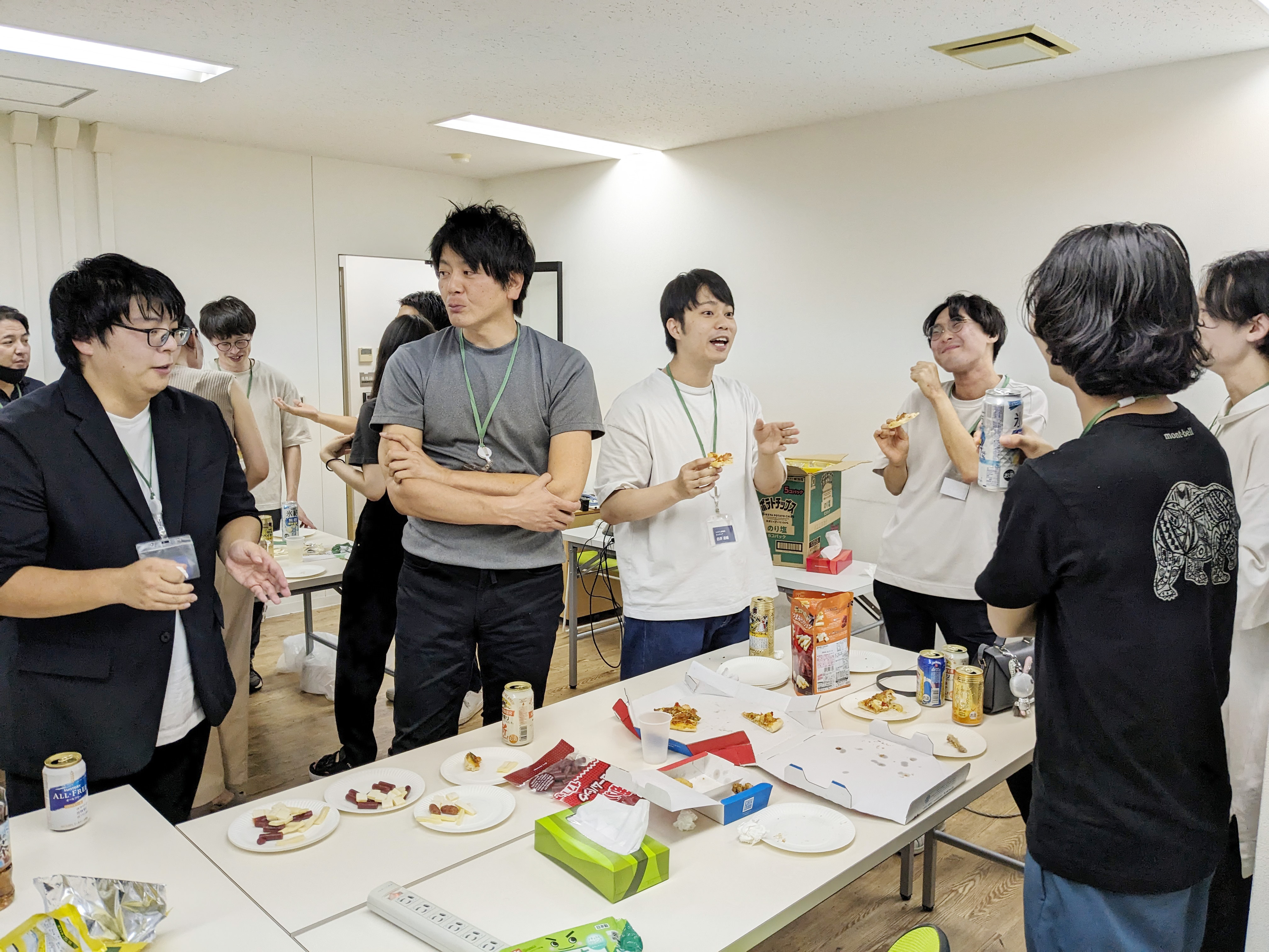 【イベントレポート】役員から新卒エンジニアまで総勢33名が参加！3年ぶりに本社で飲み会を開催しました！