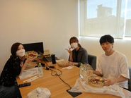 画面上でしか会えない日々が続きましたが・・・感染状況が落ち着いてきた6月某日、豪華お弁当をお取り寄せしてランチ会を開催