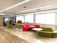 研修は本社で行うことが多く、多職種が集まるので、職種の利点を活かして患者さんについて様々な視点から話をすることができます。