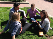 世界市場を見ているため、人種多様なチームを作っています。