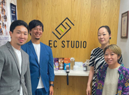 クリエイティブチームでは、それぞれの担当ブランドでの知見を共有し、自分の仕事に活かしています。