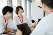 未来の『働く』を創り出すには、自由な発想とオープンな議論が不可欠です。私たちは日々のコミュニケーションを大切にし、お互いを高め合えるチームを目指しています。