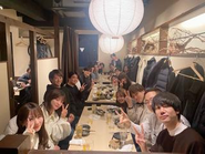 仕事に真剣に向き合いながら、節目や成果をみんなで喜び合う。オンもオフも思い切り楽しめる関係性です！