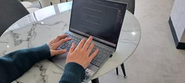 プログラミング未経験でもわかりやすいカリキュラムを導入。専属の講師が丁寧にわかるまでフォロー致します。