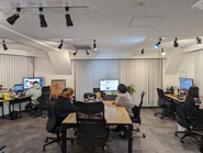 オフィスでの仕事風景