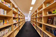  社内図書館は5000冊以上も！