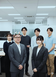 まだまだ小さいチームですが、大きな仕事に挑戦中！