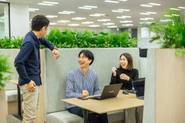 社内はカジュアルな雰囲気でコミュニケーションも活発にとられています