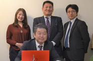 当社幹部陣（中央下：代表取締役社長　石橋）