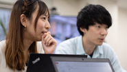 会社イベントは大小ありますが毎月何かやってます！全額会社負担によるイベントに家族も呼べます。先日はディナークルーズへ行ってきました。ほか、BBQや花見、ビアガーデン、温泉ツアーなどいろいろ企画されていきます。