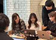 社員は若手中心のメンバーで構成されています！若いうちから裁量を持って働けるので圧倒的に成長出来る環境です！