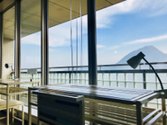 大分オフィスはこんな感じ！外には美しい海が広がっています！