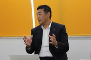 情の厚いおもしろい部長。チームの指揮を高めるモチベーターであり、いつも全力でサポートしてくれます。