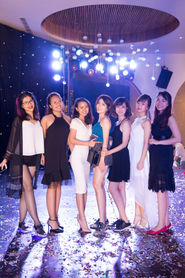 素敵なお姉さま達ばかり・・・と、実はこちらが弊社の人事チームメンバーです！（最近男性社員も入社しました）